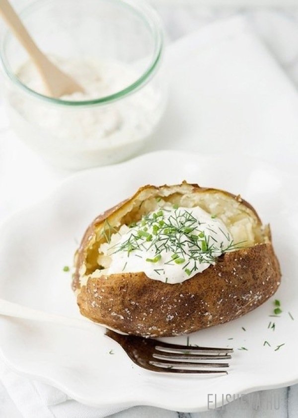 Картофель со сметаной и травами запеченный в духовке. Пошаговый рецепт с фото