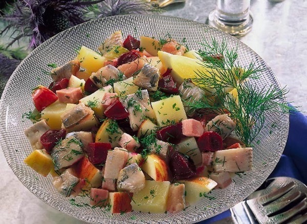 Датский салат из сельди, яблока и свеклы. Рецепт с фото