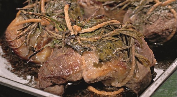 Баранина с пряными травами и винным соусом, пошаговый рецепт