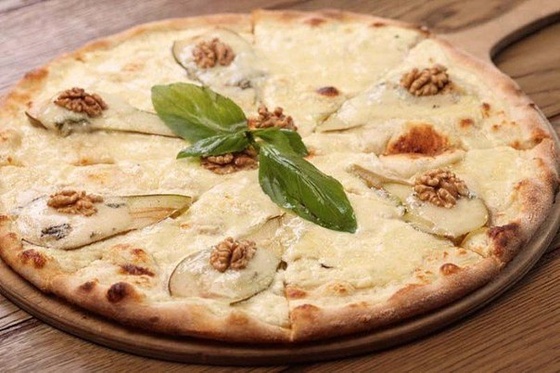 Пицца с сыром и грушей: пошаговый рецепт
