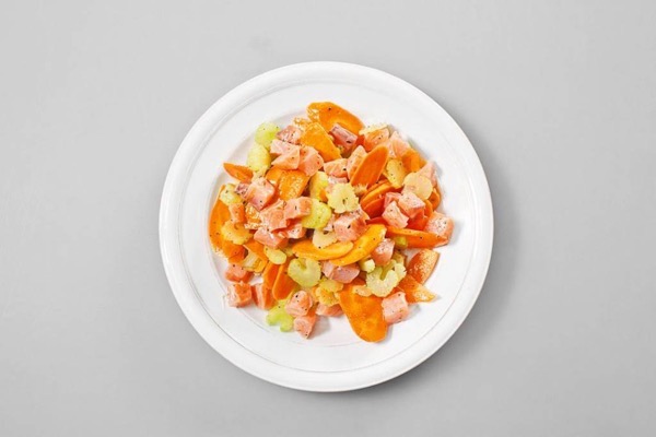 Салат из лосося, сельдерея и моркови, пошаговый рецепт с фото