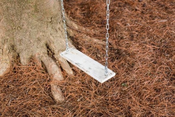 Как сделать качели из дерева своими руками. 25+ фото-идей + видео