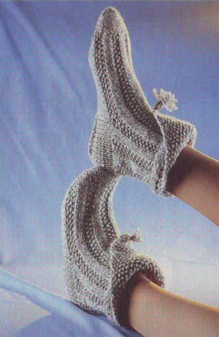 Модные носки с отворотом вязанные спицами