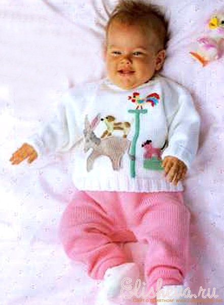Штанишки и пуловер с мотивами для малыша вязаный спицами