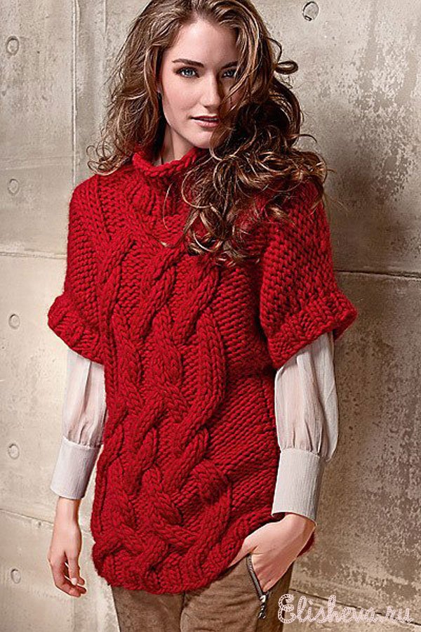 Красный свитер с крупным узором вязаный спицами