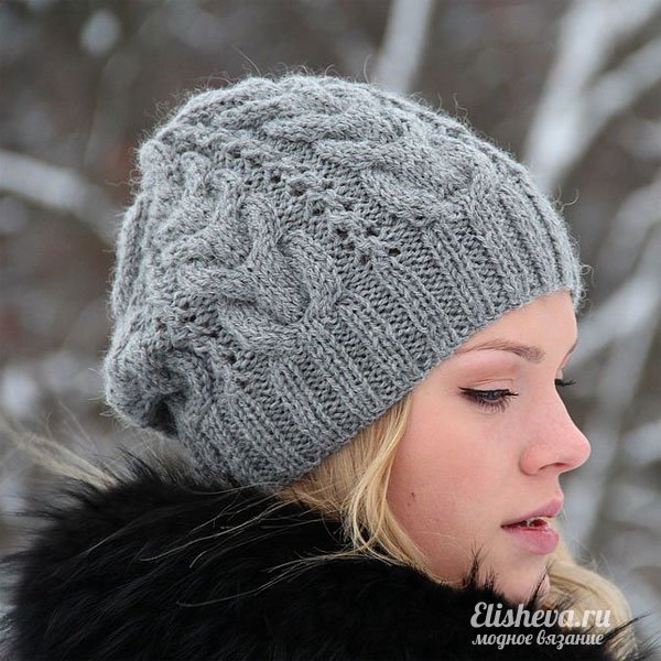 Как связать теплую зимнюю красивую шапку спицами с красивым узором для девушки