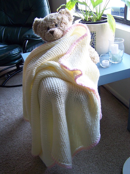 Диагональное одеяло для новорожденного вязаное спицами