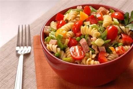 Итальянский салат с ветчиной, сыром и овощами. Рецепт