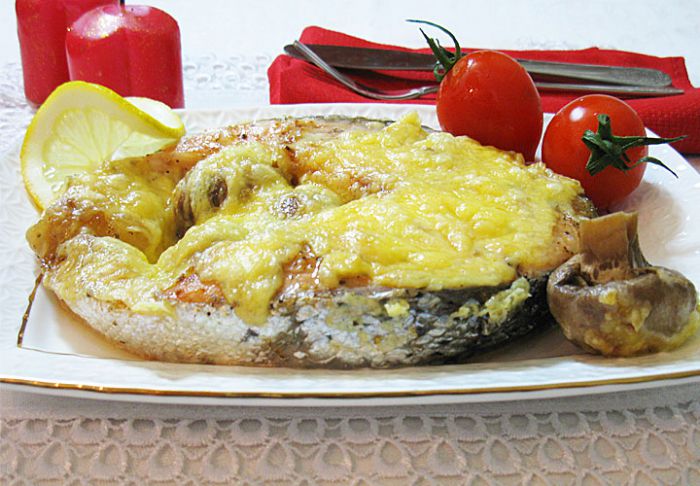 Запеченный лосось с сыром и шампиньонами. Пошаговый рецепт с фото