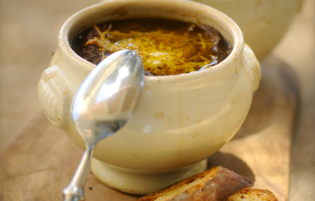 Классический французский луковый суп. Рецепт