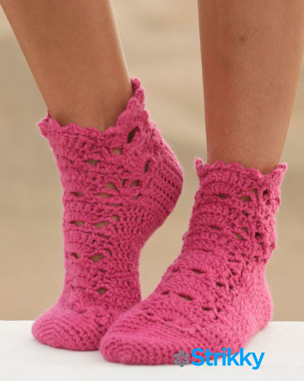 Ажурные носки «Milla» от Drops Design, вязаные крючком