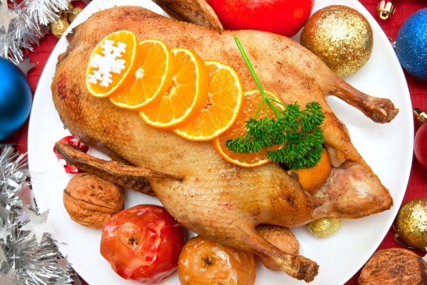 Утка с апельсинами и яблоками на новогодний стол – ТОП-5 рецептов