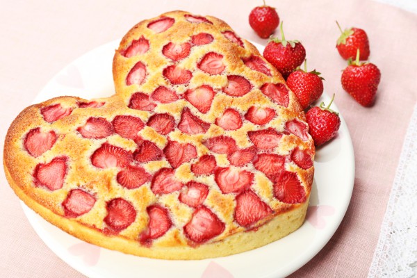 Клубничный заливной пирог на День Святого Валентина. Пошаговый рецепт с фото