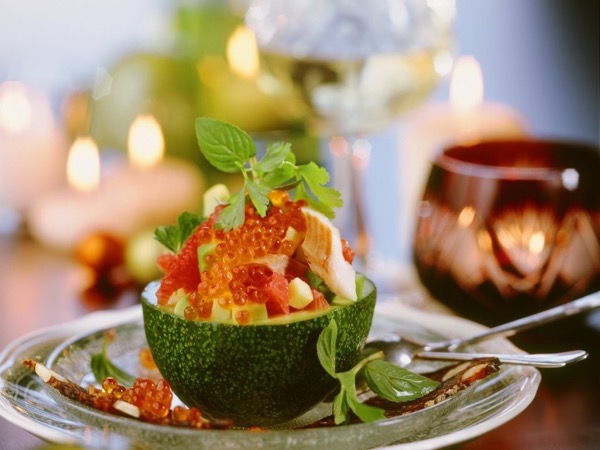 Салат из авокадо, форели и красной икры. Рецепт с фото