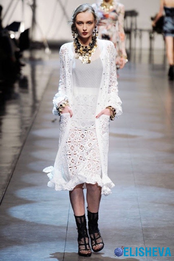 Белое летнее пальто (кардиган) из коллекции Dolce & Gabbana, вязаное крючком