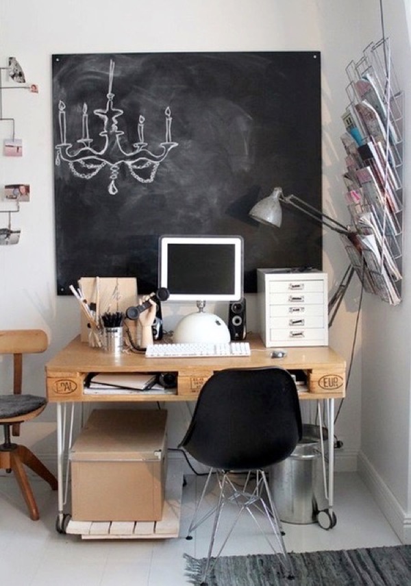 14 идей домашнего мини-офиса из деревянных паллет