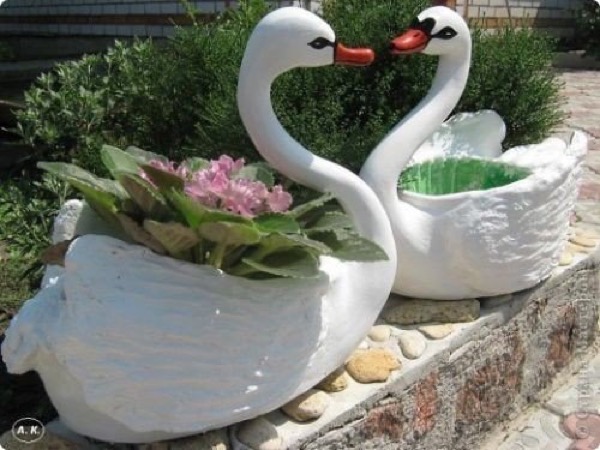 Мастер-класс: кашпо лебеди для сада своими руками
