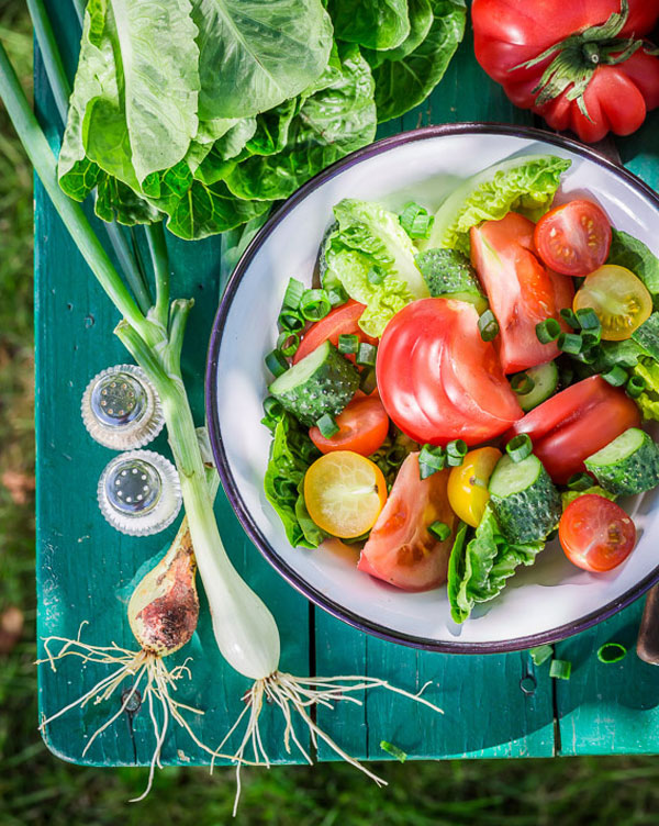 Лёгкие летние салаты: лучшие рецепты