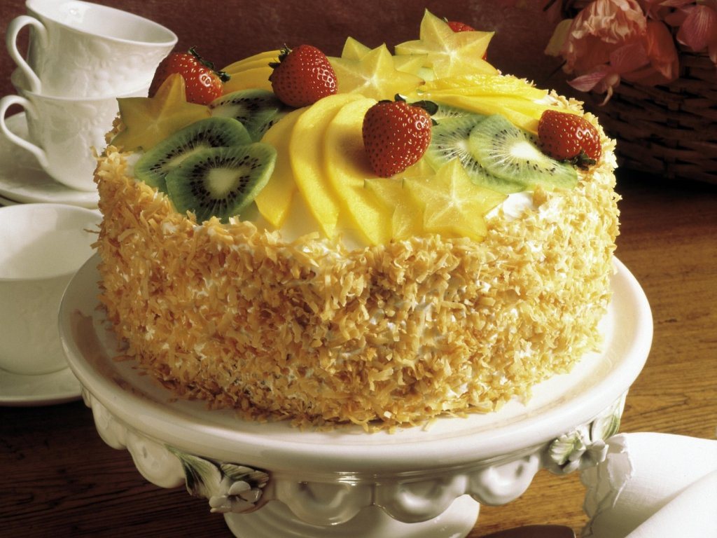 Лёгкий кокосовый торт с фруктами "Тропиканка", рецепт с фото