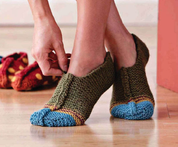 Уютные тапки-носки от Kim Hamlin вязаные спицами